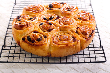 Raisin and cinnamon rolls