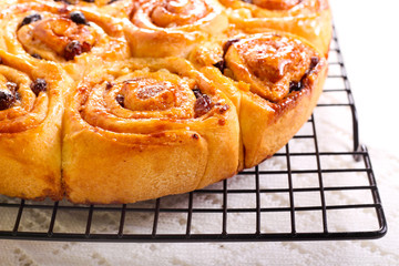 Raisin and cinnamon rolls