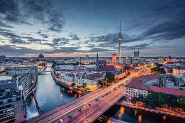 Fototapeten Berliner Skyline mit Spree bei Nacht, Deutschland © JFL Photography