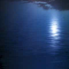 Fototapeta na wymiar night sky reflected in water