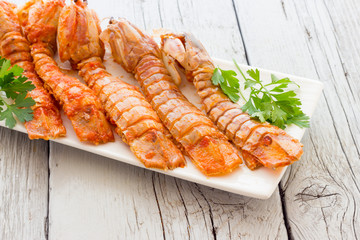 Mantis shrimps tomatoes