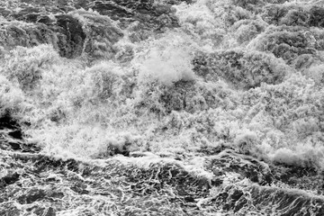 Dynamic black and white waves