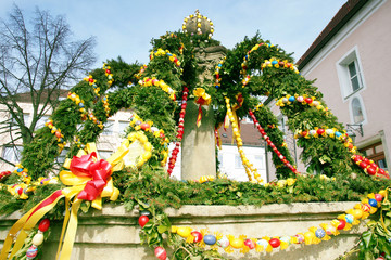 Fototapeta premium Ostern - Osterbrunnen, Brauchtum