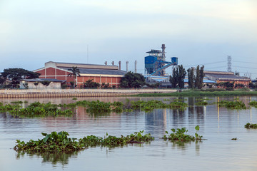 Fototapeta na wymiar Factory near the river