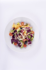 Ensalda de verduras, aceitunas y queso.
Salad greens, olives and cheese.