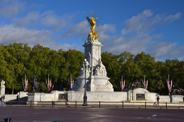 Obraz premium Nike (Goddess of Victory) Statue on the Victoria Monument Memorial outside Buckingham Palace, London 