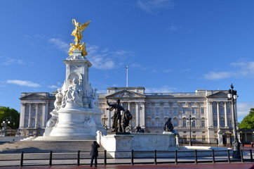 Obraz premium Nike (Goddess of Victory) Statue on the Victoria Monument Memorial outside Buckingham Palace, London 