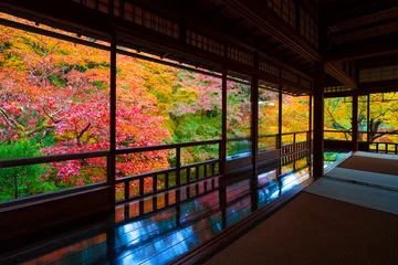 Zelfklevend Fotobehang Herfstbladeren van Kyoto Rurikoin © Route16
