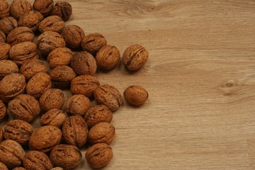 Scattered walnuts scattered on the wooden floor