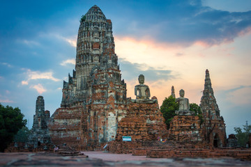 Fototapeta premium archaeological site at Wat Chaiwatthanaram in Ayutthaya historic