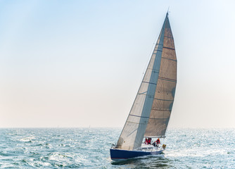 Sportsegler vor Helgoland