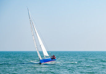 Naklejka premium Sportsegler vor Helgoland