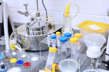 Medical laboratory for carrying out chemical reactions