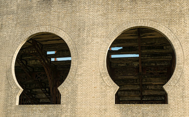 Horseshoe arch