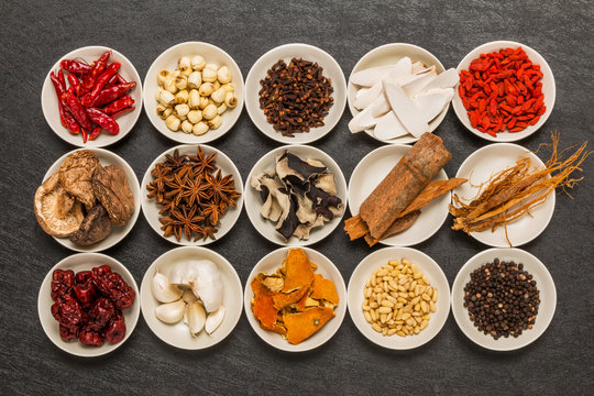 薬膳　漢方　健康食　Chinese medicine with medicinal herbs