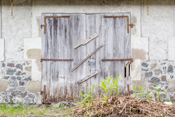  porte de grange abandonnée 