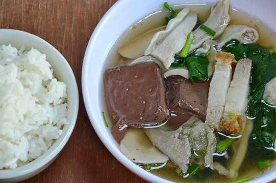 boiled pork blood and entrails in soup eat with rice
