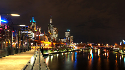 Fototapeta na wymiar Bridge across the yarra river at night in Melbourne city, South bank, Australia