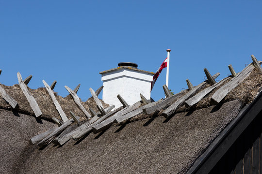 Skandinavisches Strohdach