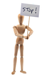 Homme en bois tenant une pancarte stop