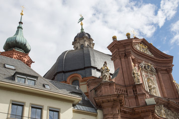 Fototapeta na wymiar Neumünsterkirche in Würzburg, Unterfranken, Deutschland