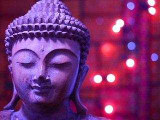 Visage de Bouddha lilas