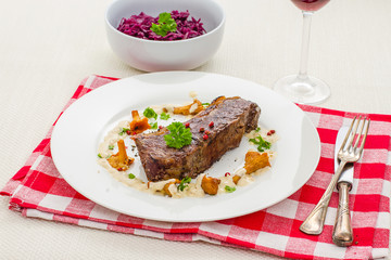 Grilled rump steak with chanterelle mushrooms