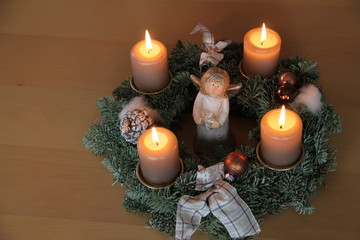 Adventskranz mit 4 Flammen und Platz für Text