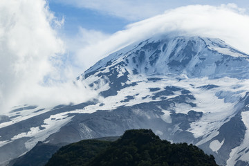 Fototapeta na wymiar clouds over de top of vulcano