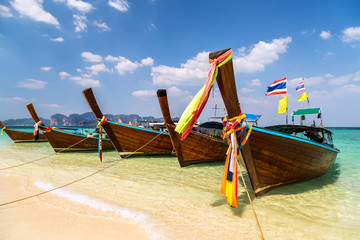 Fototapeta na wymiar Thai boat in island bay, south of Thailand