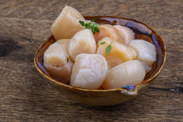 Raw scallops