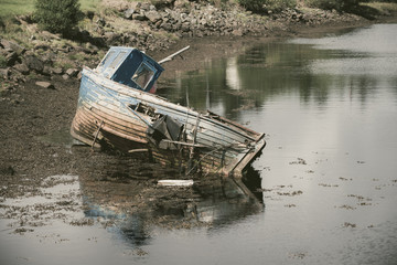 Fototapeta na wymiar Old boat abandoned on the coastline in Ireland. County Donegal
