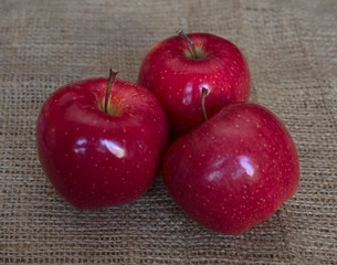 Red Apple. Сладкое яблоко