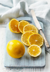 Obraz na płótnie Canvas fresh sliced lemons