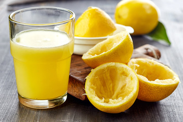Fototapeta na wymiar fresh lemon juice