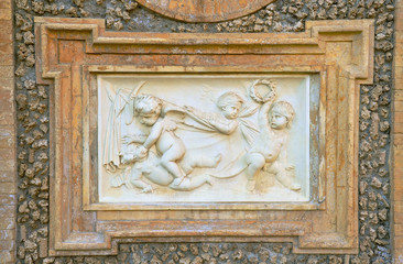 Fototapeta na wymiar bassorilievo in marmo di epoca rinascimentale a villa pamphili in roma,italia
