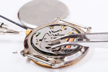 replacing battery in quartz watch close up