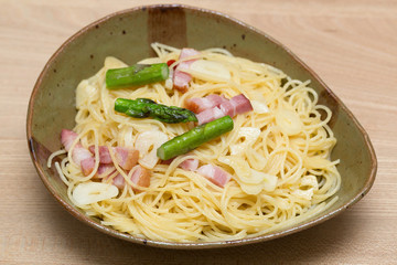 ベーコンとアスパラガスのパスタ