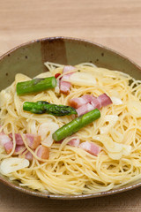 ベーコンとアスパラガスのパスタ