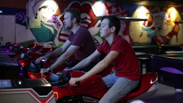 Friends ride on motorbike simulation game
