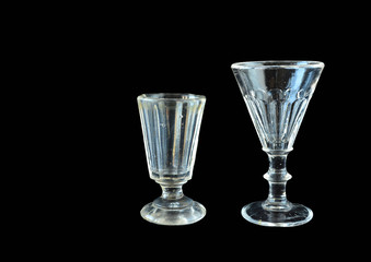 2 alte Gläser  / Antike Gläser mit Patina