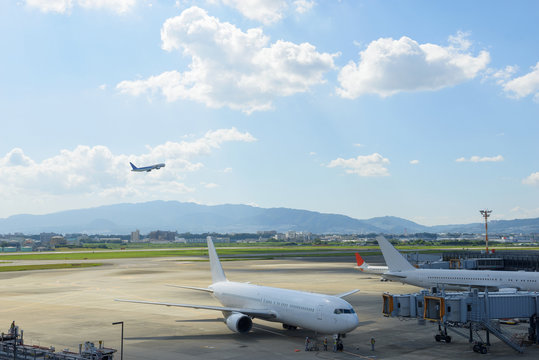 Serene 伊丹空港 フライト情報 Capture in HD Serene 伊丹空港 フライト情報 Capture in HD