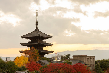 Fototapeta premium Yasaka Pagoda in the evening
