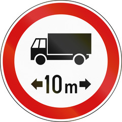 Slovenian regulatory road sign - No vehicles over 10 meters in length