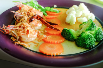 Fried Shrimps with vegetable.