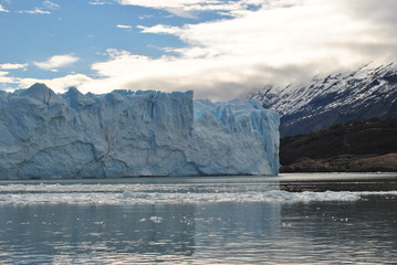 Fototapeta na wymiar glaciar perito moreno, glaciar, calafate, santa cruz, argentina