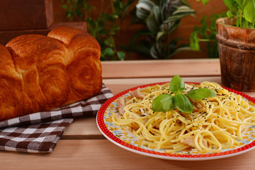 おいしそうなパスタとパン