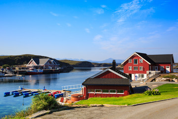 Fototapeta na wymiar red house house on the beach in the Norwegian Sea