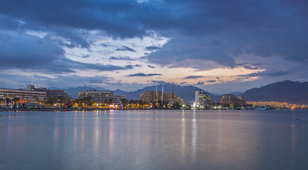 Obraz premium Central beach of Eilat at dawn, Israel