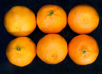 Six clementines in rows